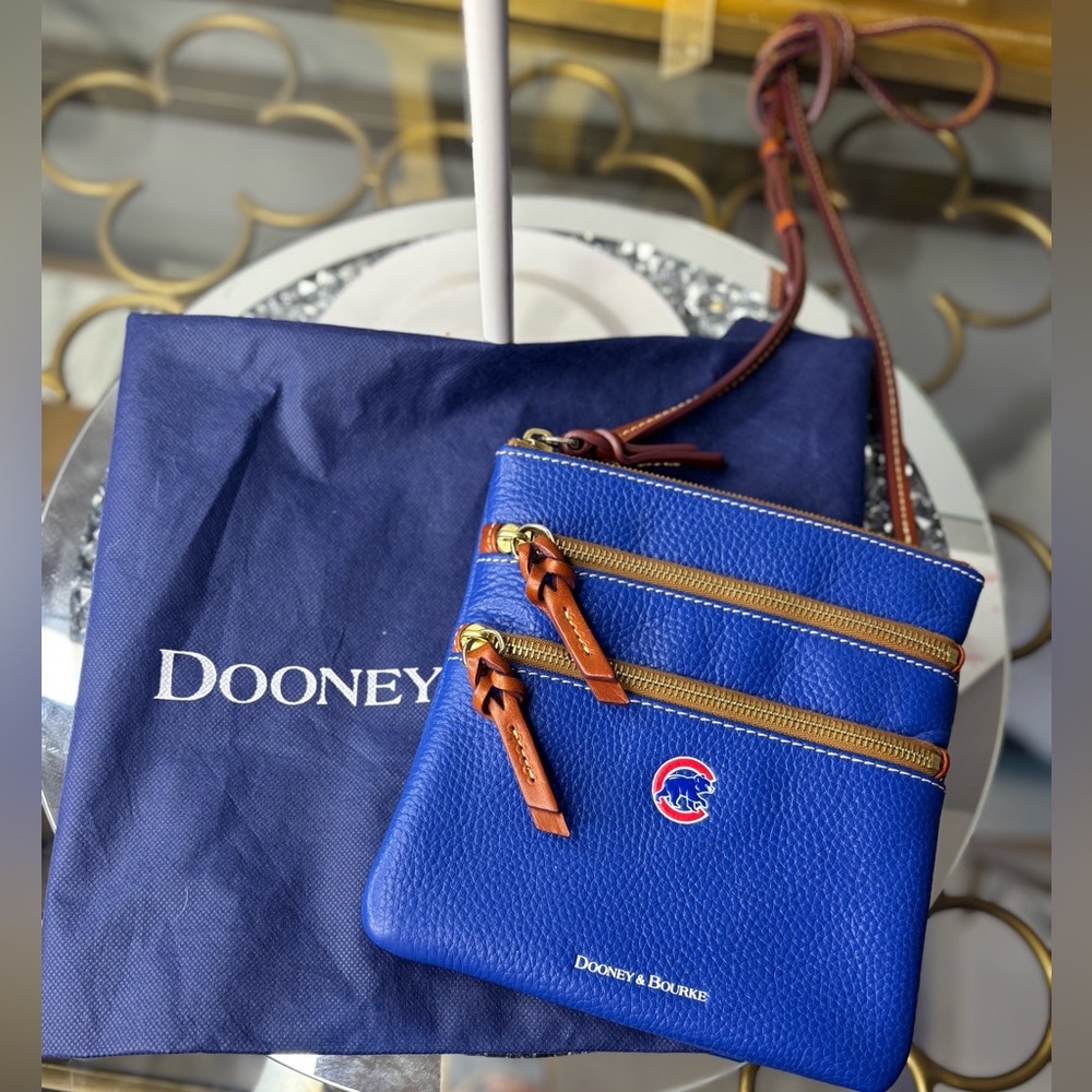 Dooney & Bourke Women's Chicago Cubs Pebble Triple-Zip Core Crossbody EUC - Picture 9 of 15